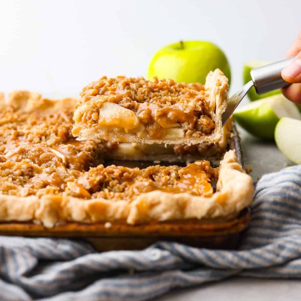 Caramel Apple Slab Pie | The Recipe Critic