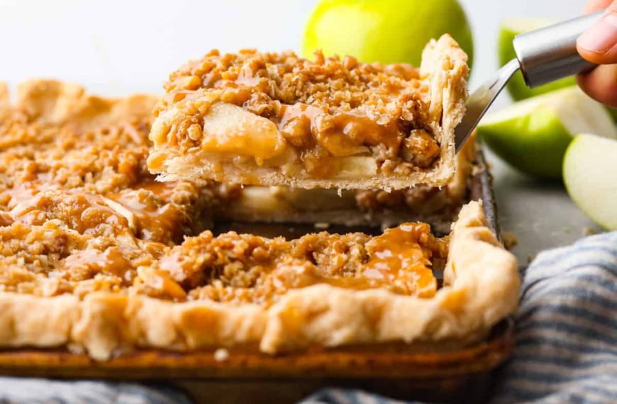 Caramel Apple Slab Pie | The Recipe Critic