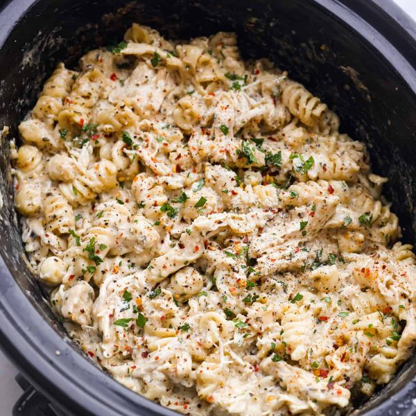 Crockpot Parmesan Garlic Chicken Pasta