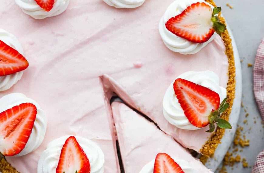 No-Bake Strawberry Cheesecake | The Recipe Critic