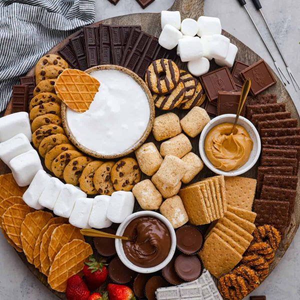 S’mores Charcuterie Board | The Recipe Critic