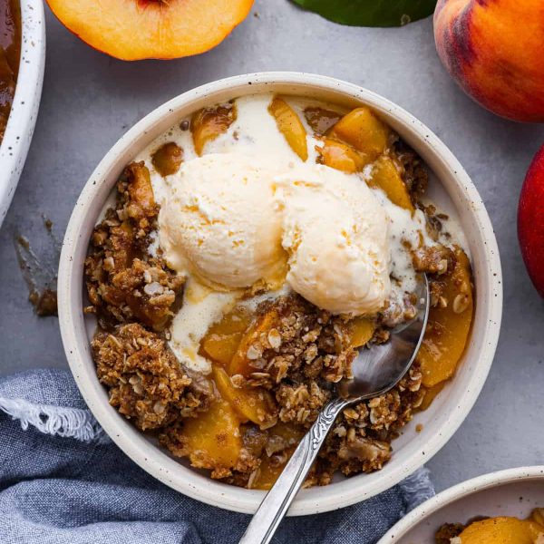 Peach Crisp | The Recipe Critic