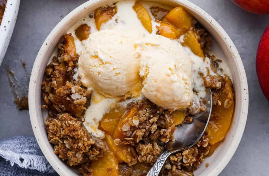 Peach Crisp | The Recipe Critic