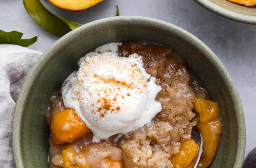 Slow Cooker Peach Cobbler | The Recipe Critic