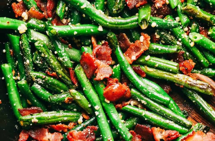 Garlic Parmesan Green Beans with Bacon