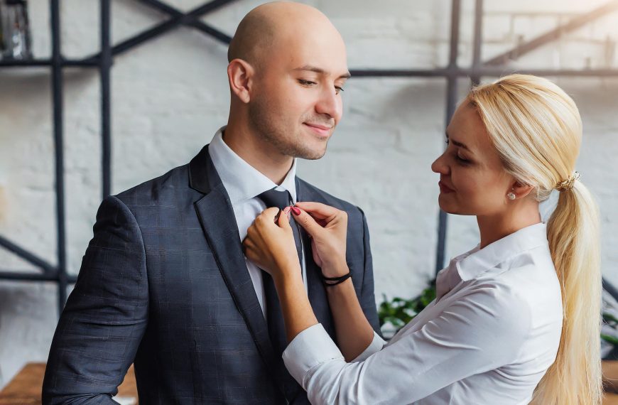 How To Tie A Tie On Someone Else (Guide To Teaching Tie Knots)